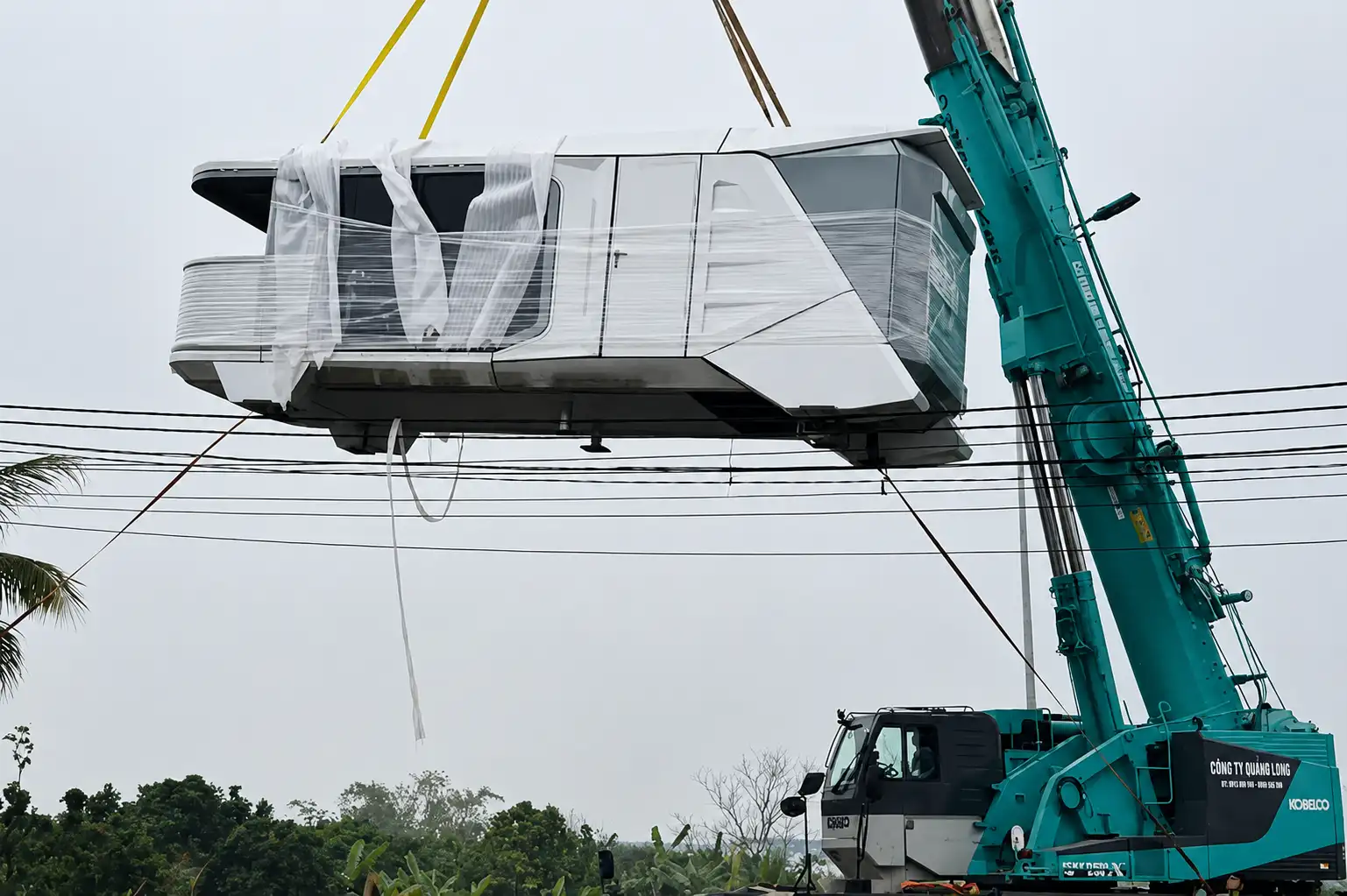 Quá trình di chuyển nhà đòi hỏi hết sức cẩn thận và chuẩn xác