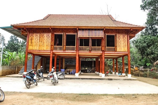 Nhà sàn hiện đại là sự kết hợp hài hòa giữa nét đẹp truyền thống và tiện nghi hiện đại, mang đến không gian sống độc đáo và thoải mái
