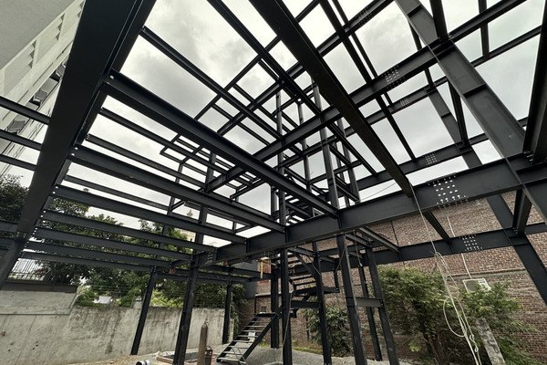 Chất liệu thép giúp giảm thiểu tình trạng mối mọt và mục nát