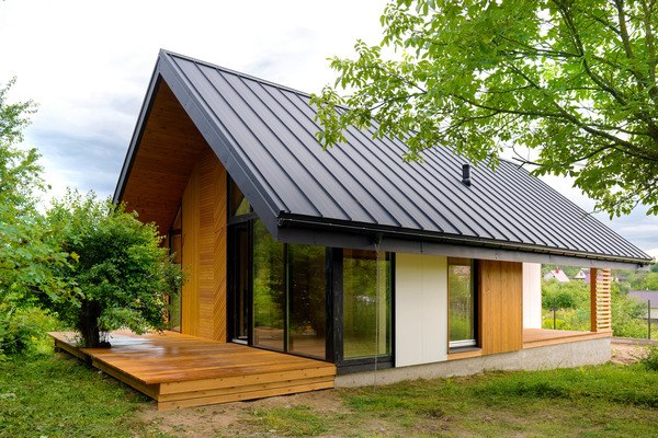 Nhà lắp ghép tràn đầy yếu tố thiên nhiên khi kết hợp sân vườn