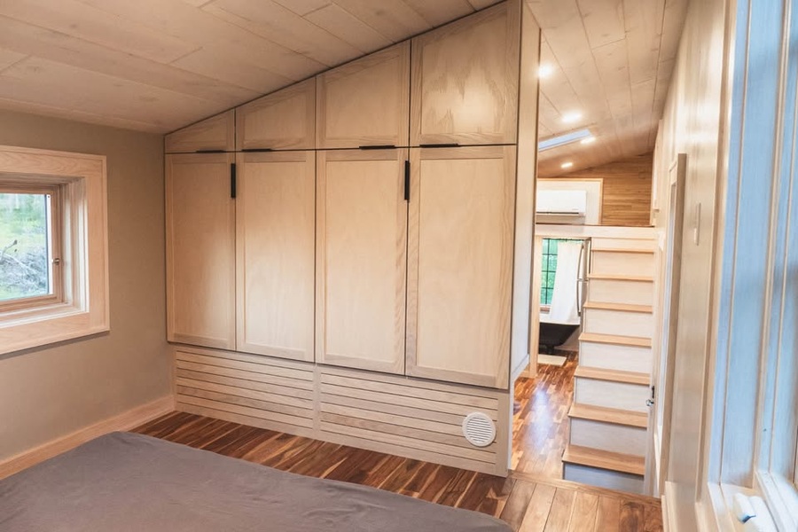 Off-grid mobile homes