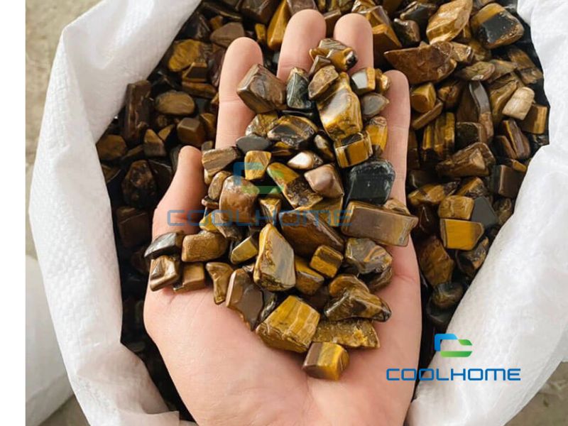 Sử dụng vật phẩm phong thủy như đá mắt hổ