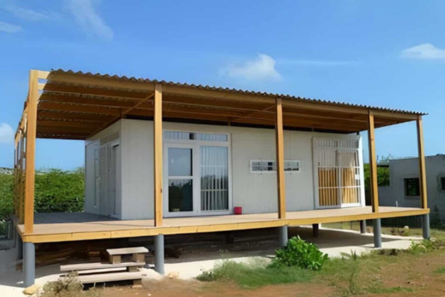 Thời gian thi công của mẫu nhà lắp ghép cấp 4 rất nhanh chóng, thường chỉ trong vòng vài ngày, giúp tiết kiệm chi phí nhân công và đáp ứng nhu cầu sử dụng gấp