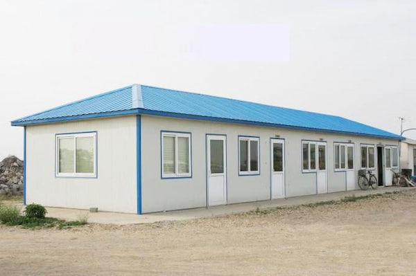 Nhà lắp ghép sử dụng tấm tôn lạnh làm mái nhà 