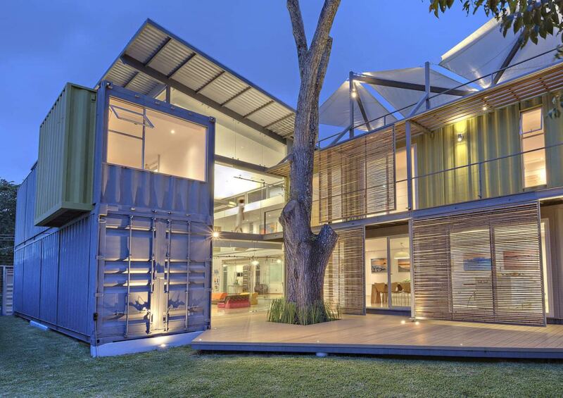 Nhà container lắp ghép 2 tầng rất bền bỉ và chắc chắn