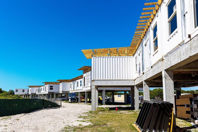 Việc lắp ráp nhà sàn đơn giản và nhanh chóng