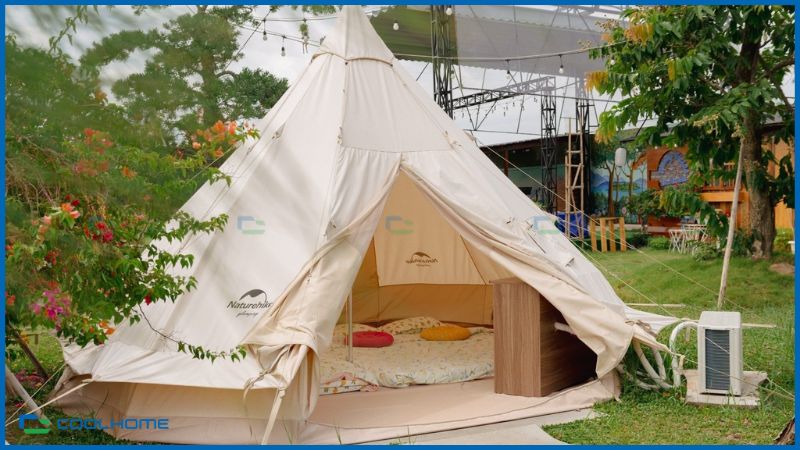 Lều cắm trại 2 người không chỉ tiện dụng mà còn mang lại cảm giác an toàn và ấm cúng khi nghỉ qua đêm