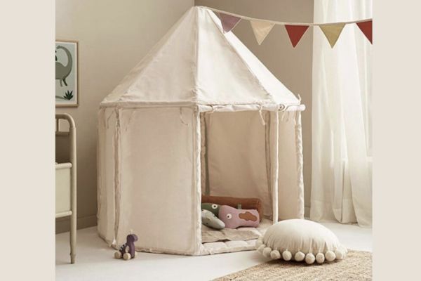 Lều vòm mini, dễ lắp đặt, phù hợp cho cả trẻ em lẫn người lớn thư giãn