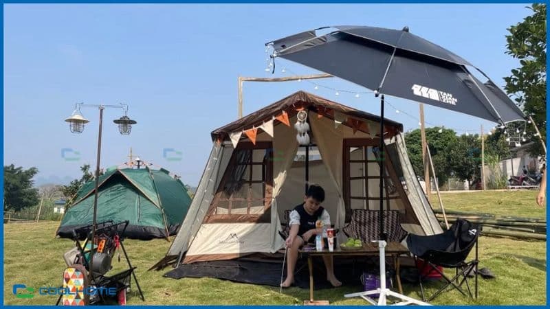 Lều tam giác glamping mang đến trải nghiệm nghỉ dưỡng gần gũi thiên nhiên nhưng vẫn đầy đủ tiện nghi