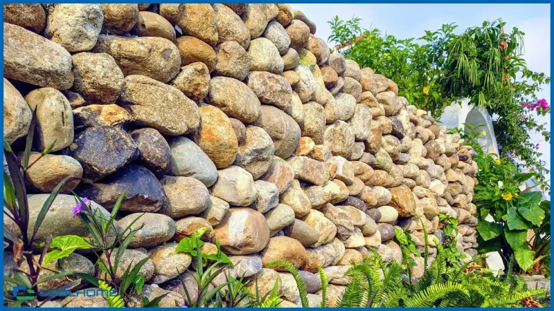 Kiến trúc đá cuội giúp ngôi nhà hài hòa với thiên nhiên và cảnh quan xung quanh