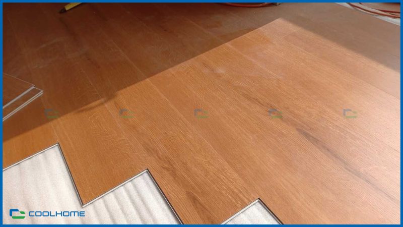 Vân gỗ sắc nét tạo điểm nhấn đặc biệt cho căn phòng