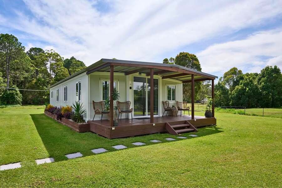 Nhà lắp ghép có bếp mở – Prefab House With Open Kitchen tham khảo ngay