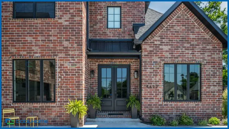 Nhà truyền thống được nhiều người lựa chọn vì cảm giác chắc chắn và quen thuộc