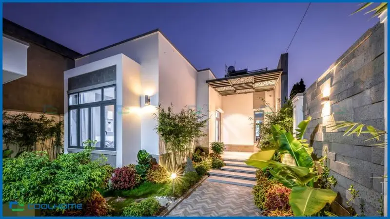 Không gian mở giúp kết nối hài hòa giữa khu vực sinh hoạt và sân vườn bên ngoài nhà
