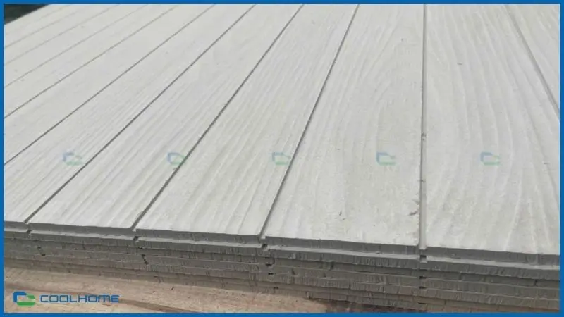 Bề mặt mô phỏng vân gỗ giúp công trình tạo cảm giác gần gũi và hài hòa với thiên nhiên