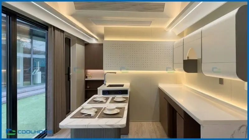 Không gian sống đa năng kết hợp nghỉ ngơi, làm việc và nấu nướng linh hoạt, mang lại trải nghiệm trọn vẹn như một căn hộ nghỉ dưỡng thu nhỏ